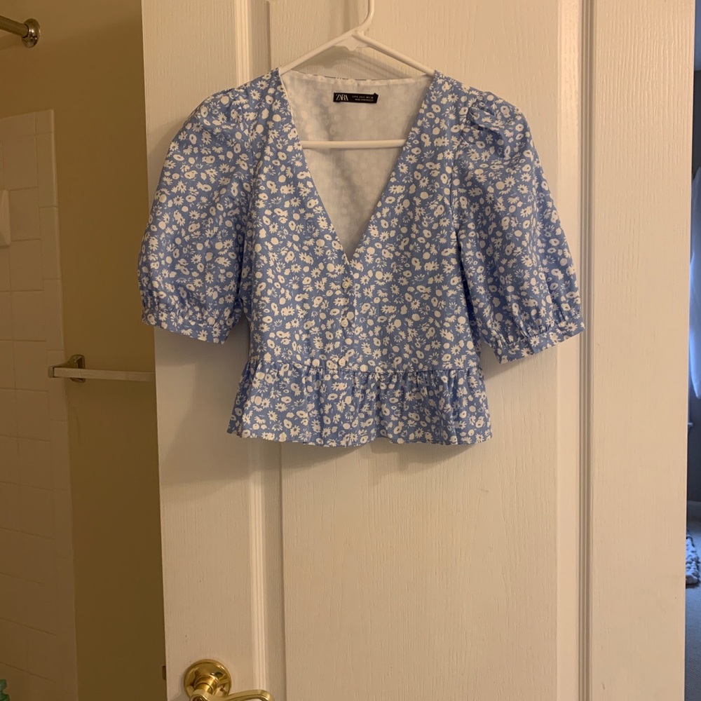 zara puffed sleeve floral top